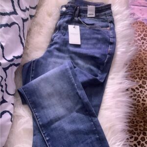 Judy Blue Relaxed Fit, high waisted jeans with frayed hem